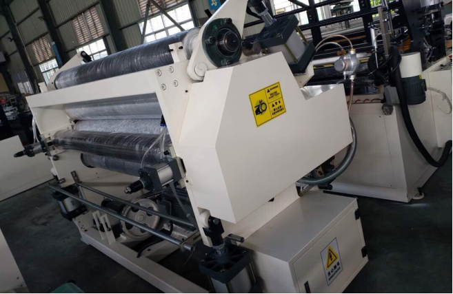 PLC Wallboard آلة لف ورق التواليت 7.5KW 2 تقف 9