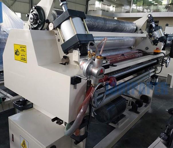 PLC Wallboard آلة لف ورق التواليت 7.5KW 2 تقف 10