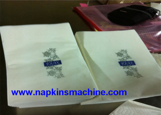 1000 ورقة / دقيقة 330 مم فراغ آلة تصنيع المناديل الورقية