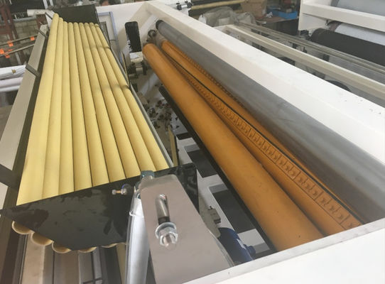 200m / Min 3500mm عرض مناديل ورقية لفة آلة 7.5KW مع القطع